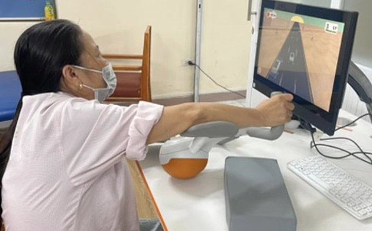 Tập luyện với máy thực tế ảo: Hơn 80% bệnh nhân đột quỵ phục hồi chức năng