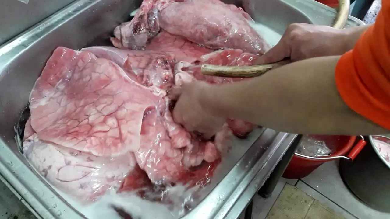Phổi lợn cần làm sạch cẩn thận