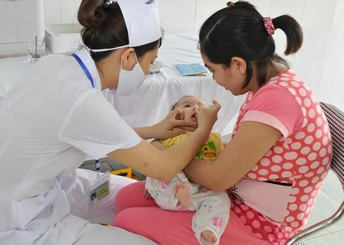 WHO cảnh báo: Nguy cơ bệnh bại liệt xâm nhập Việt Nam