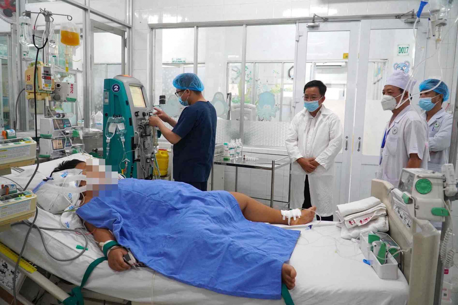 Bệnh nhân bị ngộ độc thực phẩm được điều trị tại Bệnh viện Nhi đồng Đồng Nai.